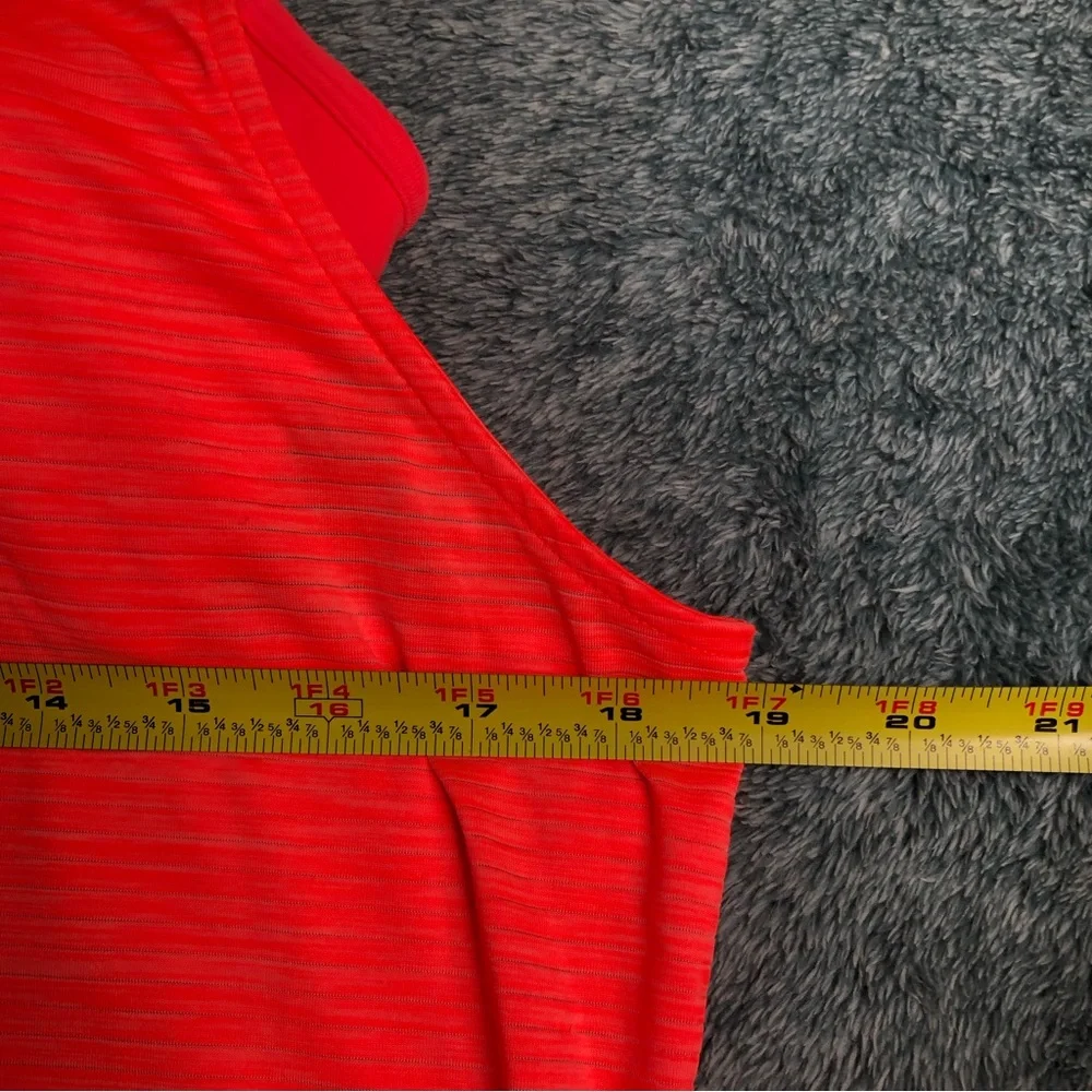 ***SOLD***Women’s Athleta workout athletic tank - Picture 5 of 12